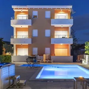 M & B Apartment